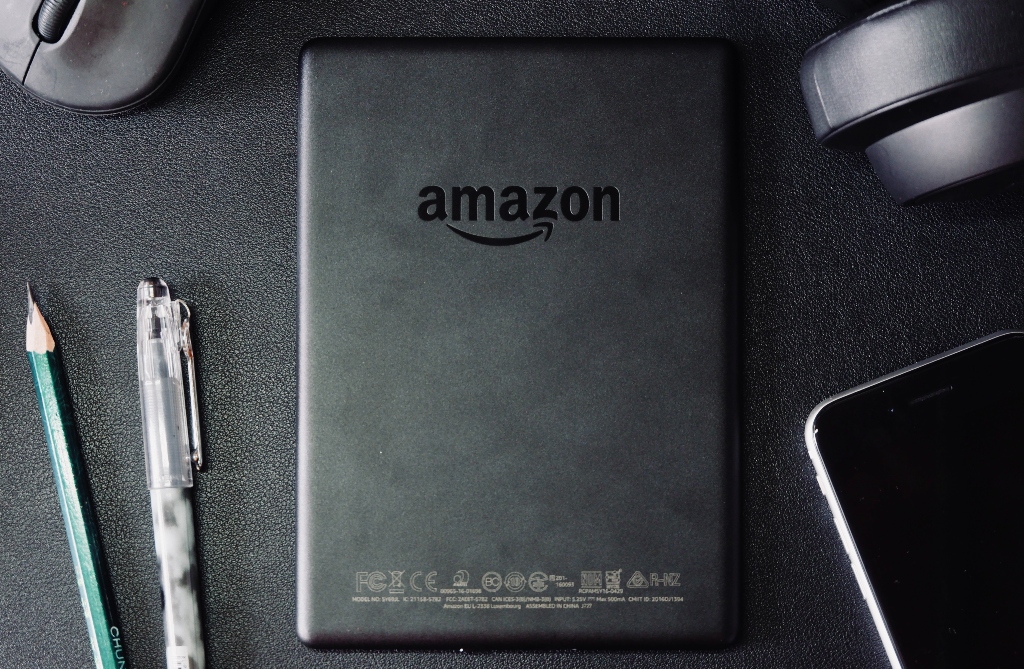Mouse, headphones, phone, pen, pencil, and Amazon tablet