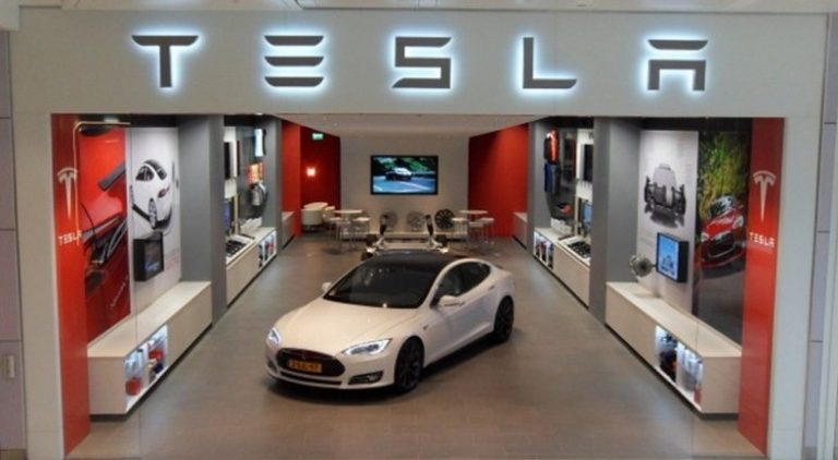 Tesla pre-orders eclipse 300,000 in less than a month