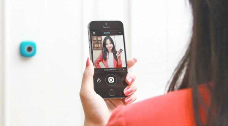 Podo Camera is the alternative to the awkward and embarrassing selfie stick