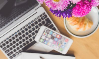 productivity minimalism entrepreneurs freelancer-desk-work