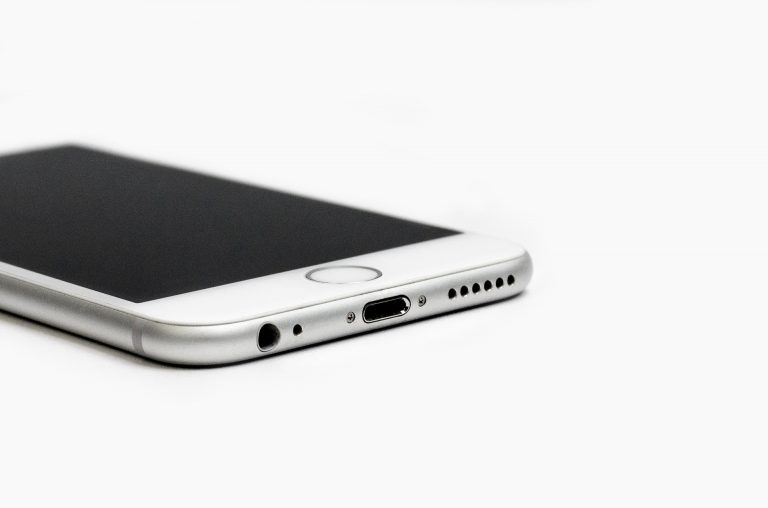 smishing apple iphone manson influencer