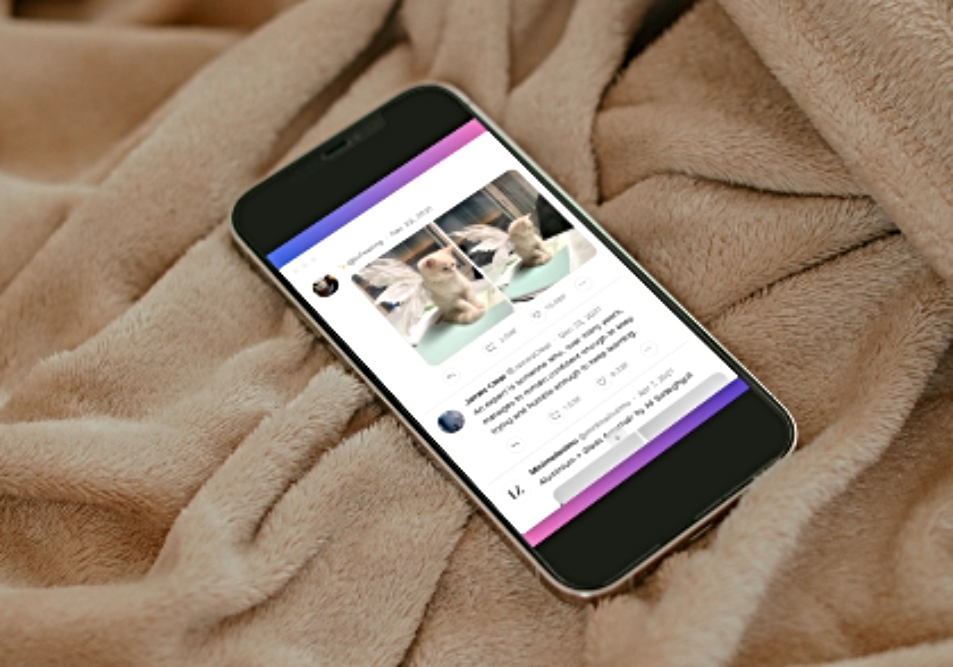 Kizie feed on mobile phone.