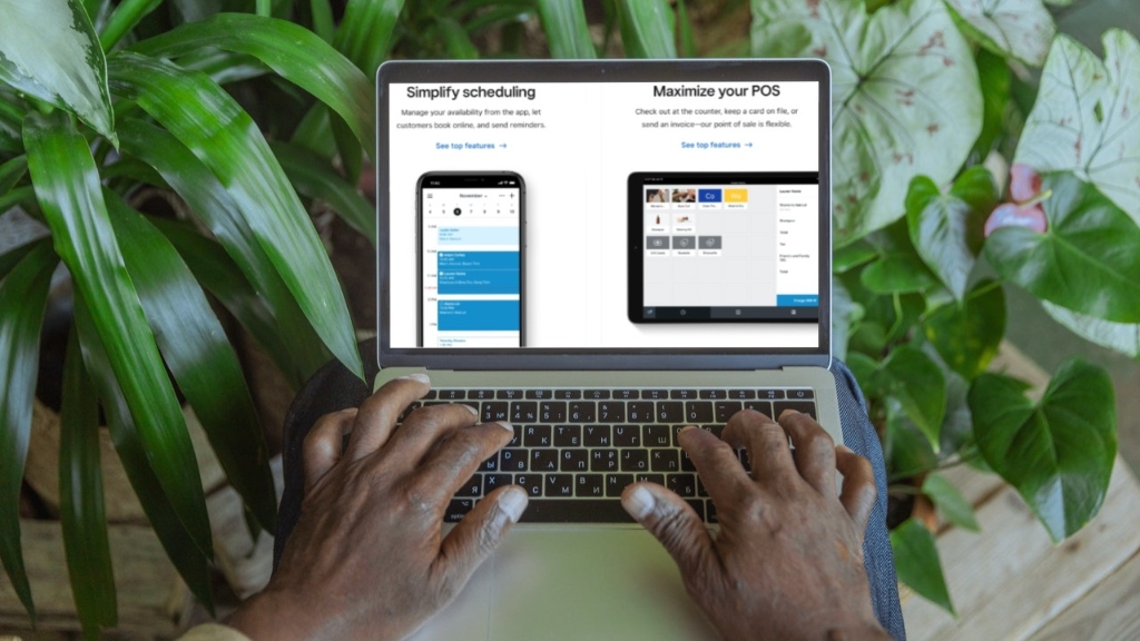 Man-using-Square-Appointments-Software-on-laptop Man using Square Appointments software on laptop