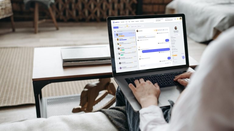 Person looking at LinkedIn CRM app LeadDelta on laptop