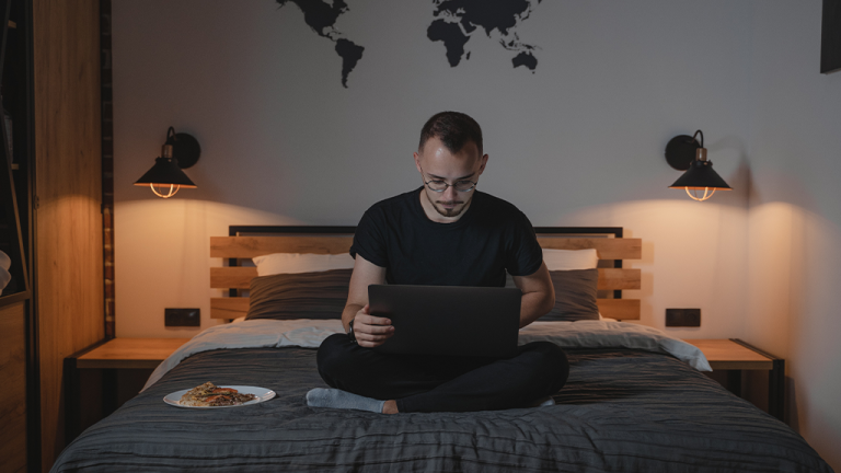 Businesses trying to find a happy medium in hybrid work models